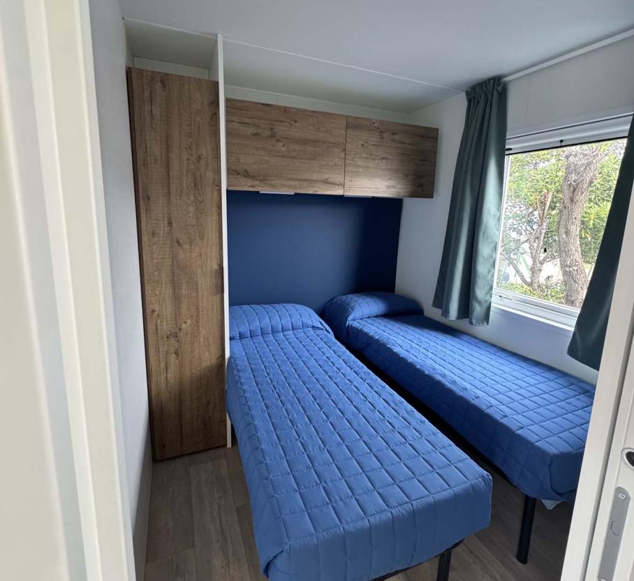 Cozy room with two single beds and natural light.